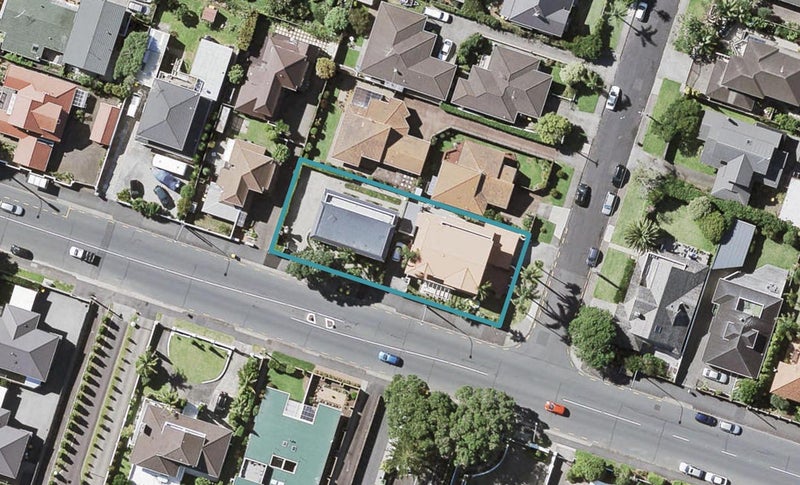 2/2 Ocean View Road, Milford, Auckland - Carousel 1