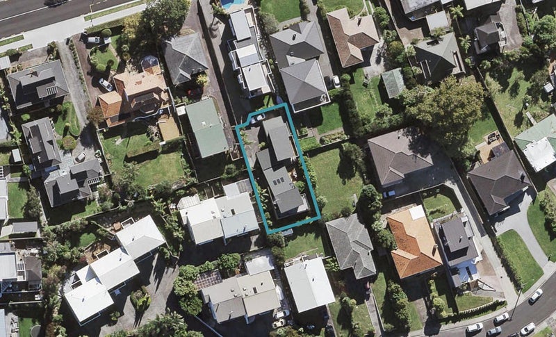 11A Pupuke Road, Birkenhead, Auckland - Carousel 1