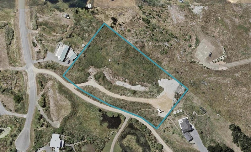 5 Uxbridge Terrace, Waikawa Beach, Levin - Carousel 1