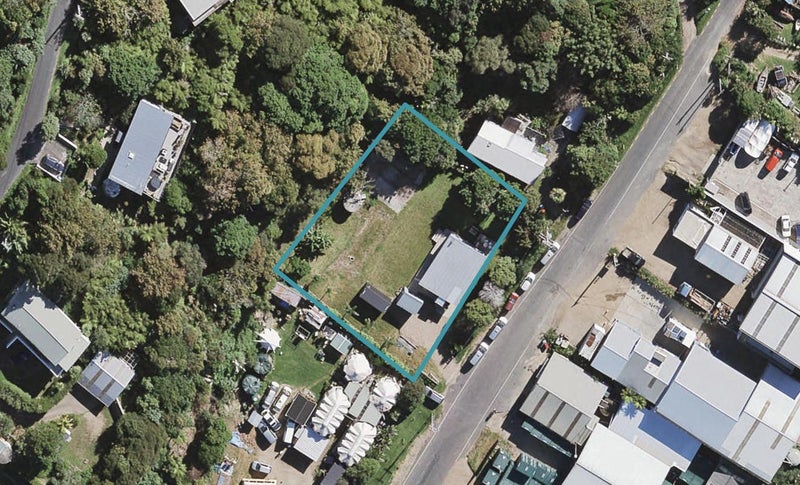 9 Beatty Parade, Surfdale, Waiheke Island - Carousel 1