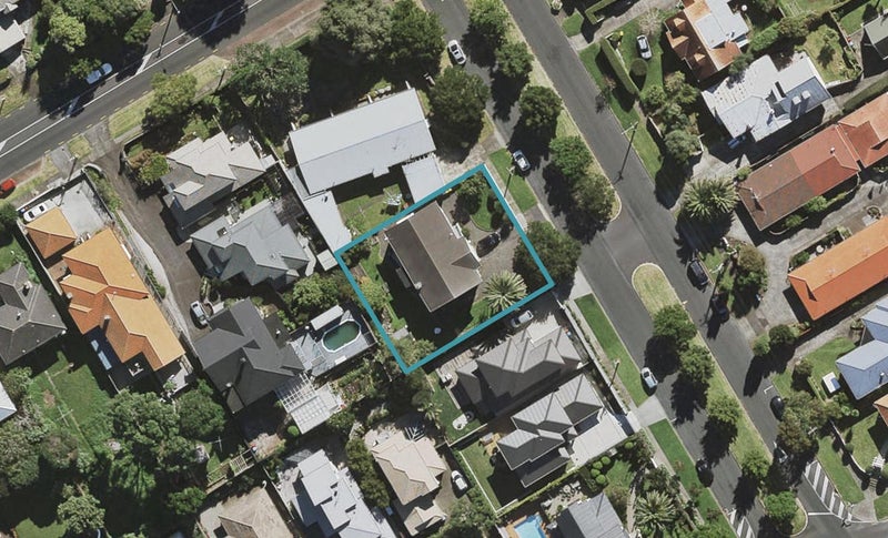 84 Moana Avenue, One Tree Hill, Auckland - Carousel 1