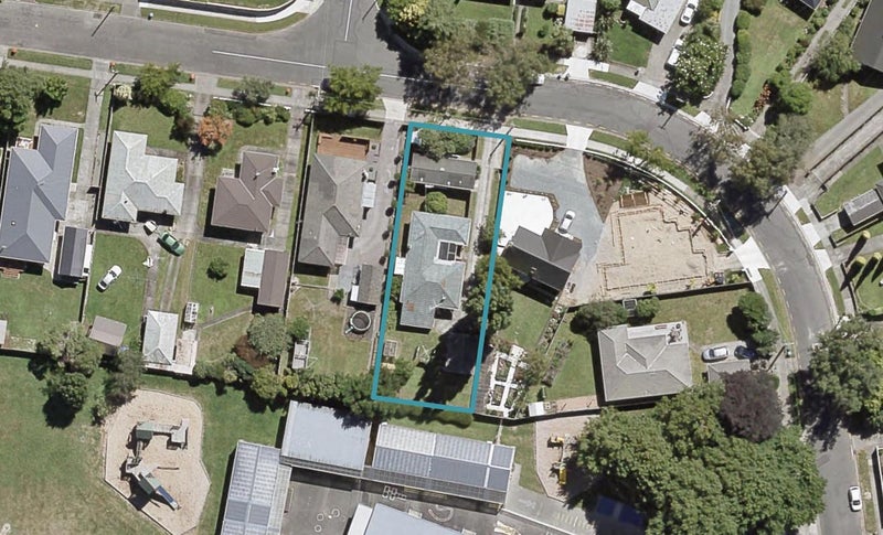 11 Oxford Crescent, Ebdentown, Upper Hutt - Carousel 1