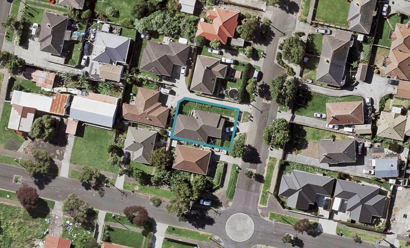 21C Holland Avenue, Point England, Auckland - Carousel 1