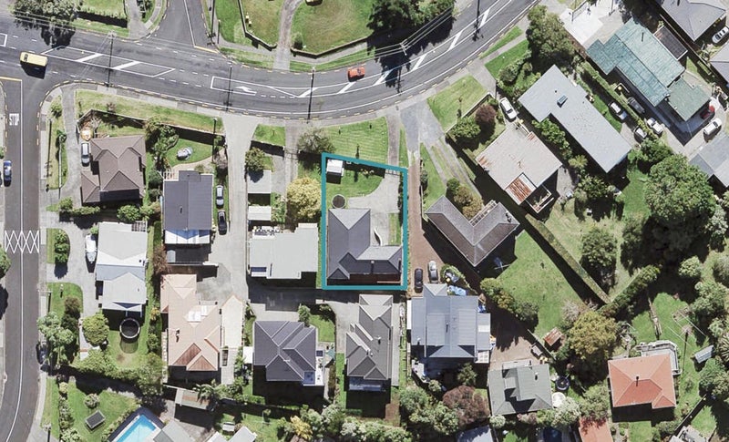 76 Golf Road, New Lynn, Auckland - Carousel 1