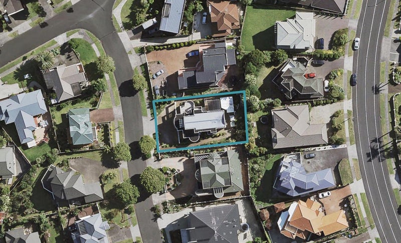 8 Lobelia Rise, Goodwood Heights, Auckland - Carousel 1