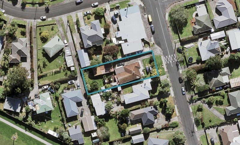 31 Neil Avenue, Te Atatu Peninsula, Auckland - Carousel 1