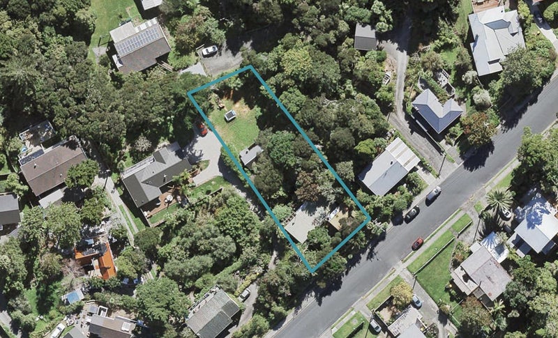 31 Island Bay Road, Beach Haven, Auckland - Carousel 1