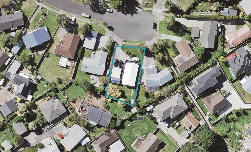 25 Malvina Place, Bucklands Beach, Auckland - Carousel 1