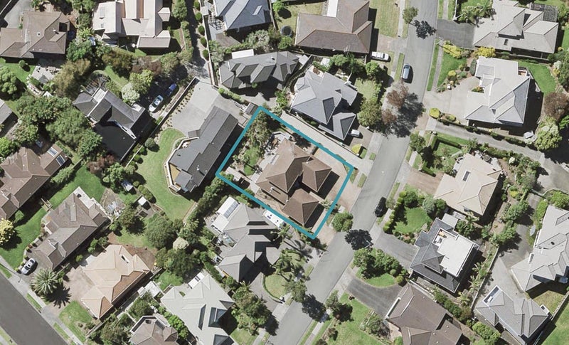 63 Simmental Crescent, Somerville, Manukau - Carousel 1