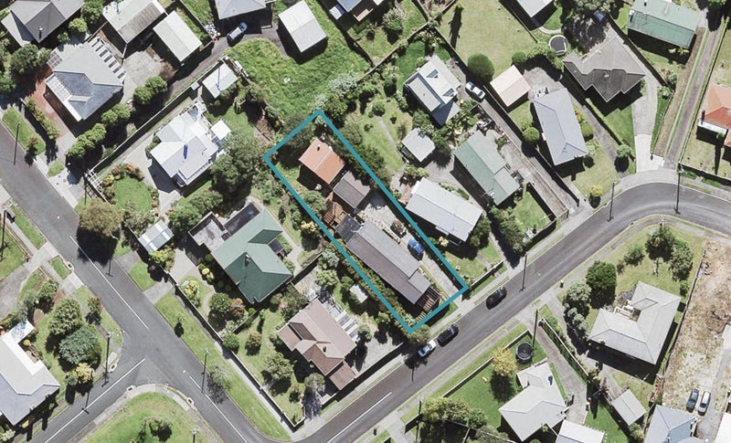2 Beverly Place, New Lynn, Auckland - Carousel 1