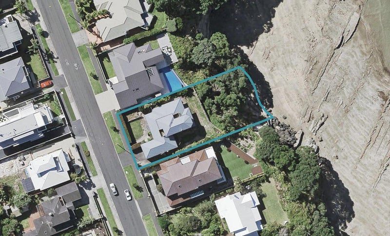 10 Hamana Street, Narrow Neck, Auckland - Carousel 1