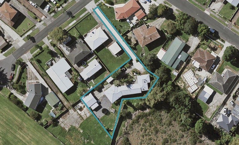 4 Riverina Avenue, Pakuranga, Auckland - Carousel 1