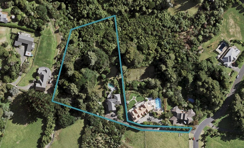 2 Tiffany Close, Totara Park, Auckland - Carousel 1