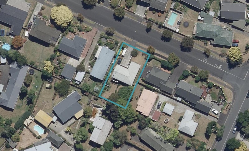 3 Sunnyhills Avenue, Glenview, Hamilton - Carousel 1