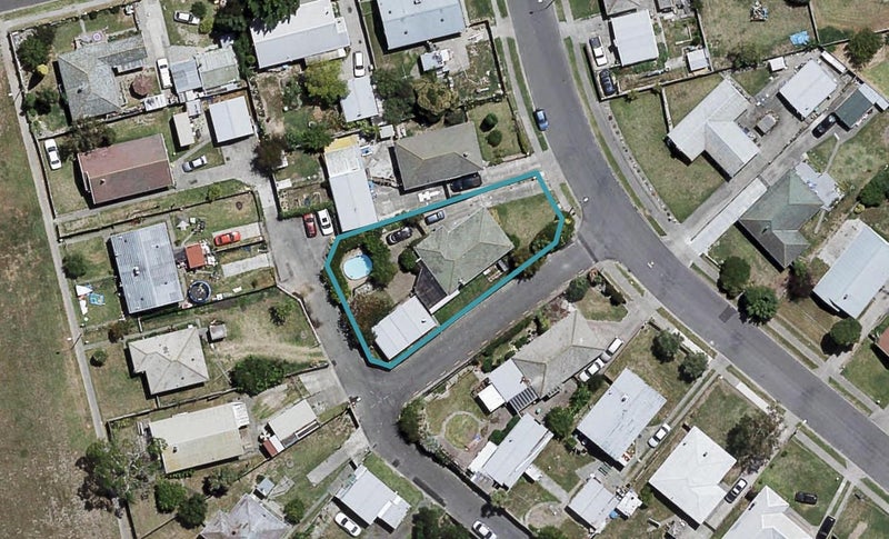 8 Mclaren Crescent, Onekawa, Napier - Carousel 1