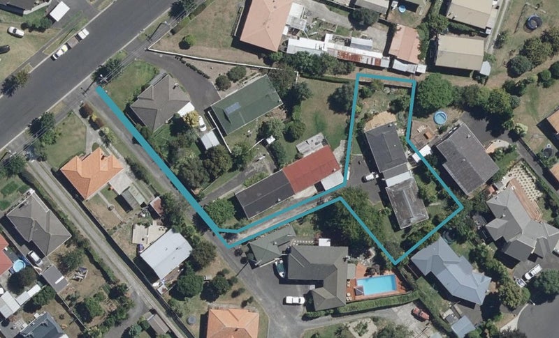 11A Storey Avenue, Forest Lake, Hamilton - Carousel 1