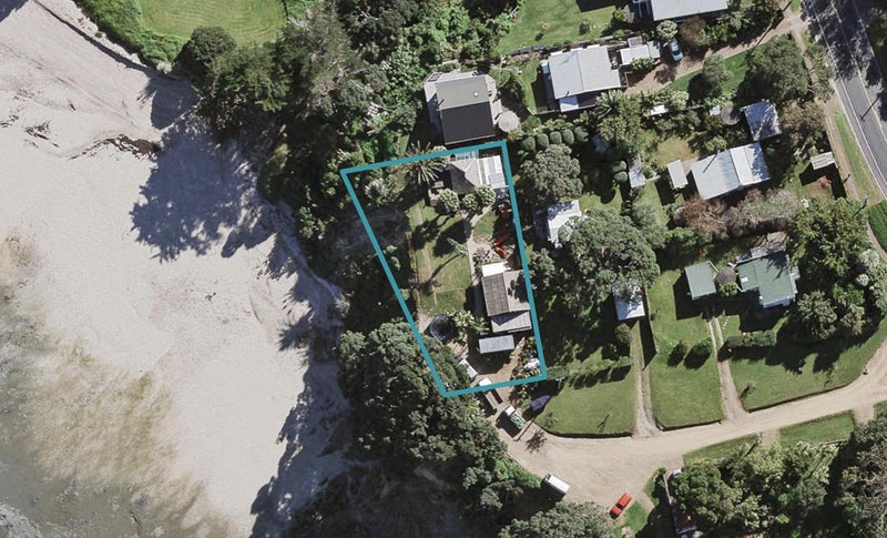 18 Mitchell Road, Surfdale, Waiheke Island - Carousel 1