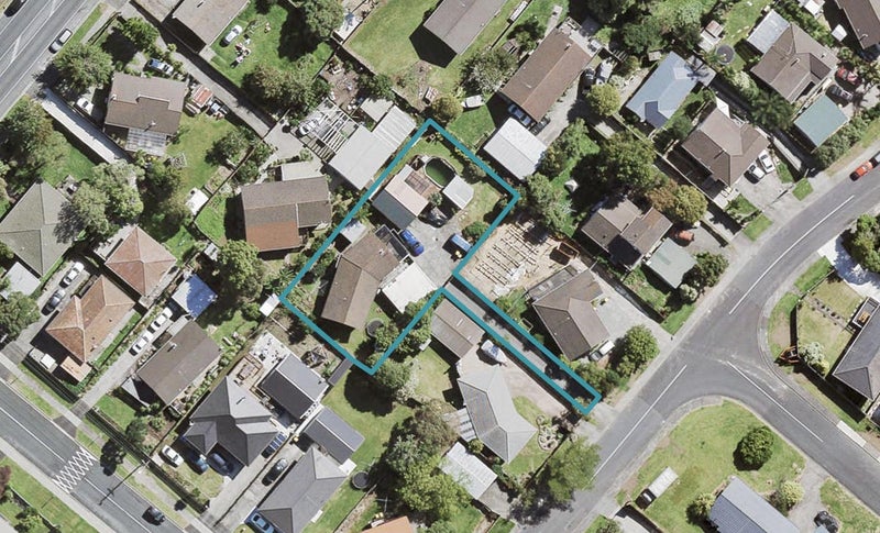 6 Landow Place, Henderson, Auckland - Carousel 1