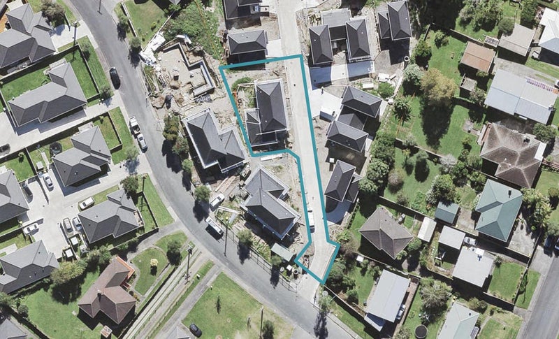 2 Manatu Lane, Kelston, Auckland - Carousel 1