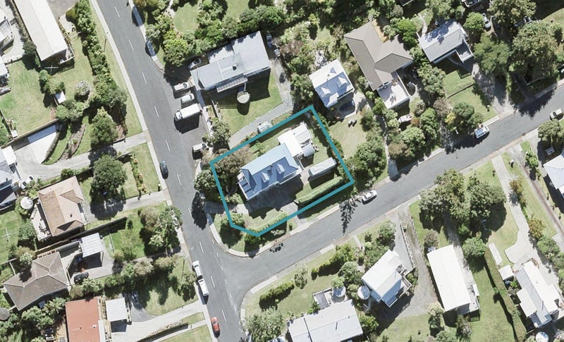 1 Kotanui Avenue, Army Bay, Whangaparaoa - Carousel 1