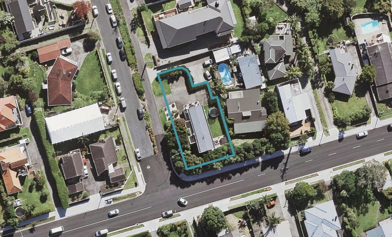 1B Bank Street, Hillcrest, Auckland - Carousel 1