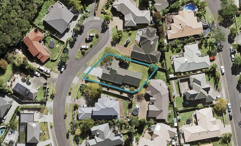 15 Rosetti Rise, West Harbour, Auckland - Carousel 1