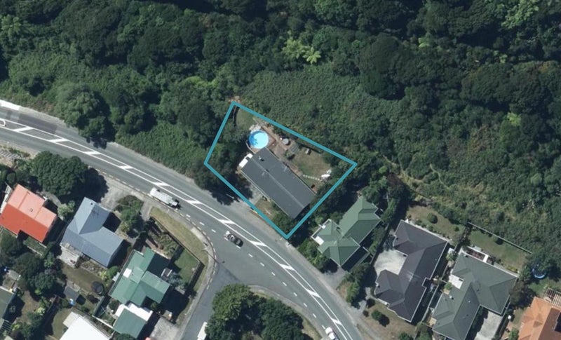 31 Grays Road, Camborne, Porirua - Carousel 1