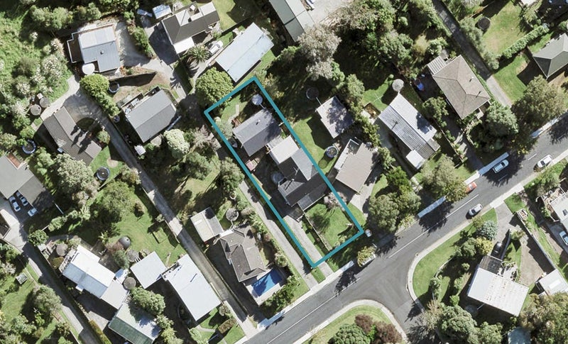 11 Brian Crescent, Stanmore Bay, Whangaparaoa - Carousel 1