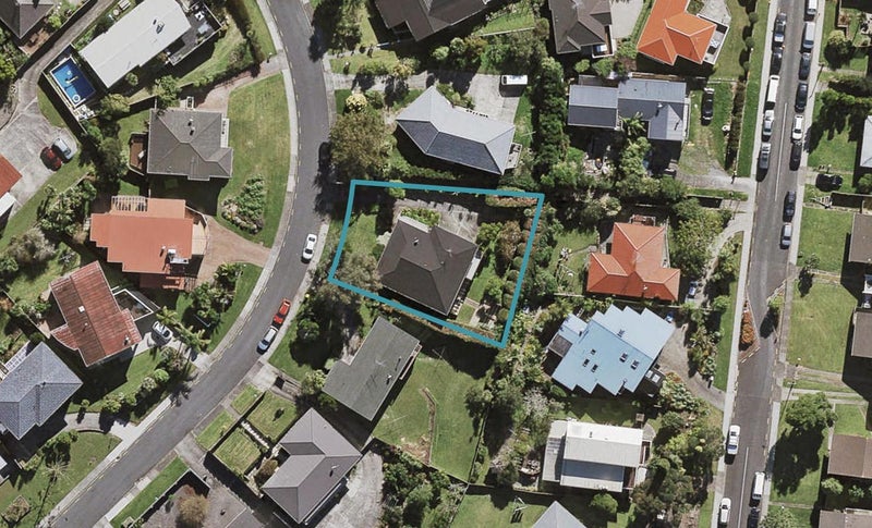 12 Martin Crescent, Northcote, Auckland - Carousel 1