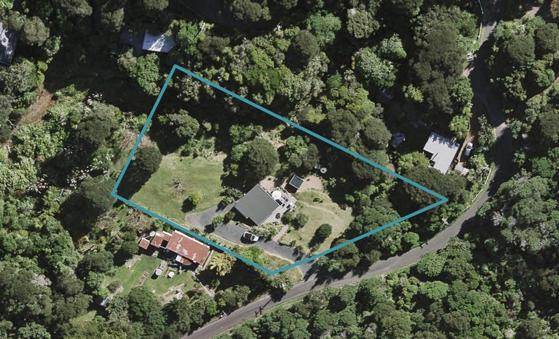 3 Frank Street, Surfdale, Waiheke Island - Carousel 1