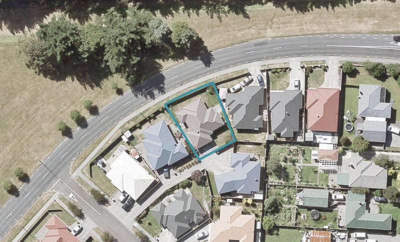 5 Woodland Grove, Wainuiomata, Lower Hutt - Carousel 1