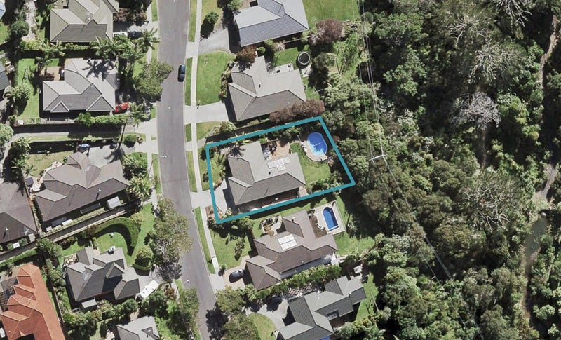 114 Te Wharau Drive, Greenhithe, Auckland - Carousel 1