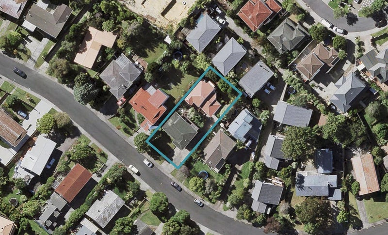 2/18 Lavery Place, Sunnynook, Auckland - Carousel 1