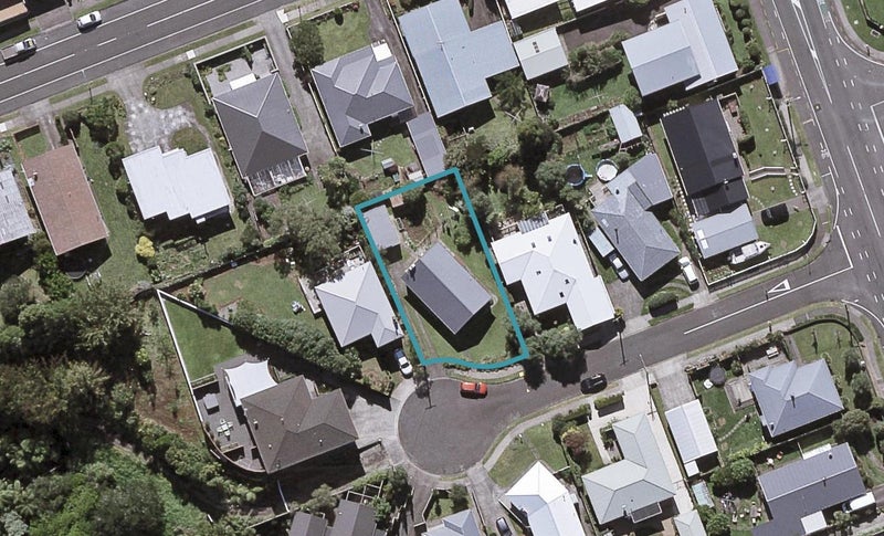 8 Margaret Place, Merrilands, New Plymouth - Carousel 1