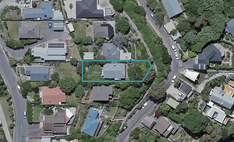 13 Napier Street, Karaka Bays, Wellington - Carousel 1