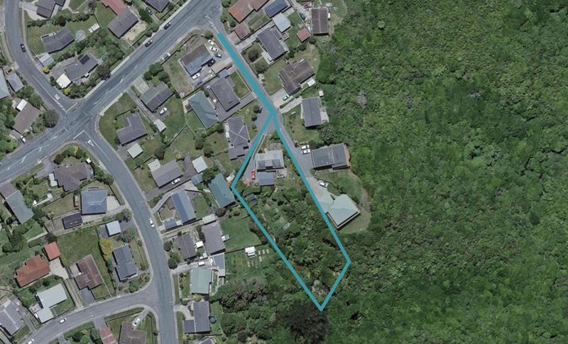 8 Arima Place, Grenada Village, Wellington - Carousel 1
