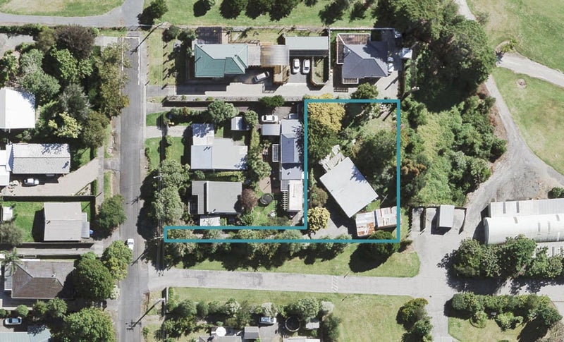 15 Knox Road, Swanson, Auckland - Carousel 1