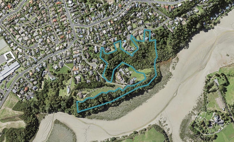 12 Chisbury Terrace, Shelly Park, Auckland - Carousel 1