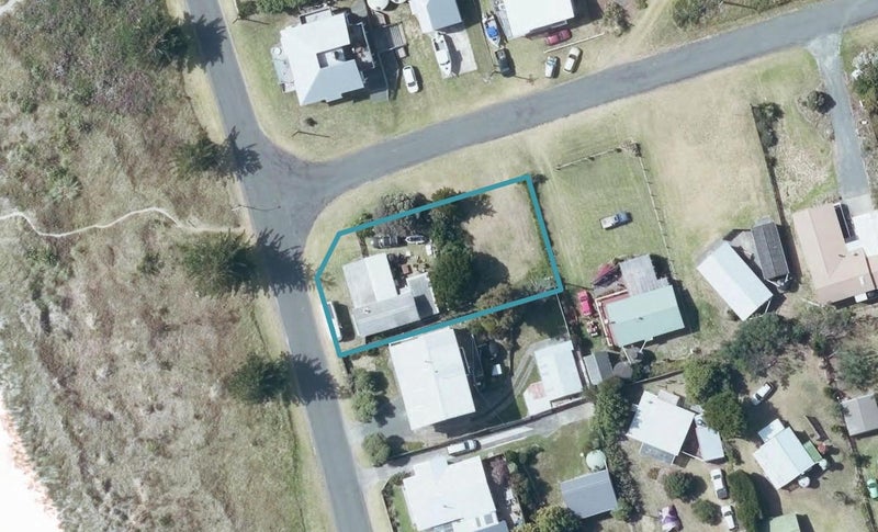 27 Moana Drive, Māhia - Carousel 1