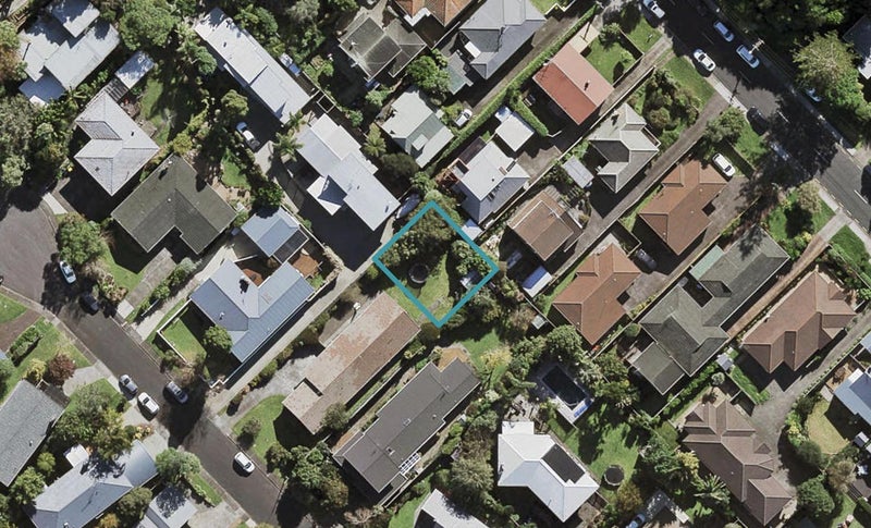 9D Totara Grove, Hillcrest, Auckland - Carousel 1