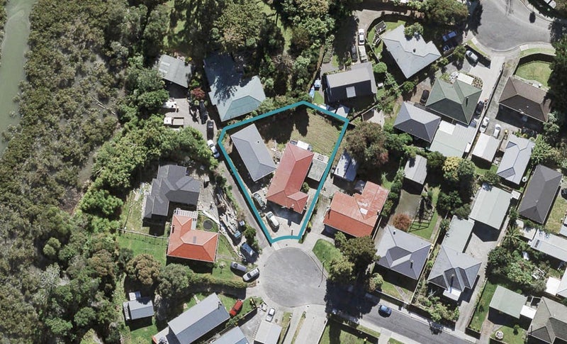 9 Maybelle Place, Kelston, Auckland - Carousel 1