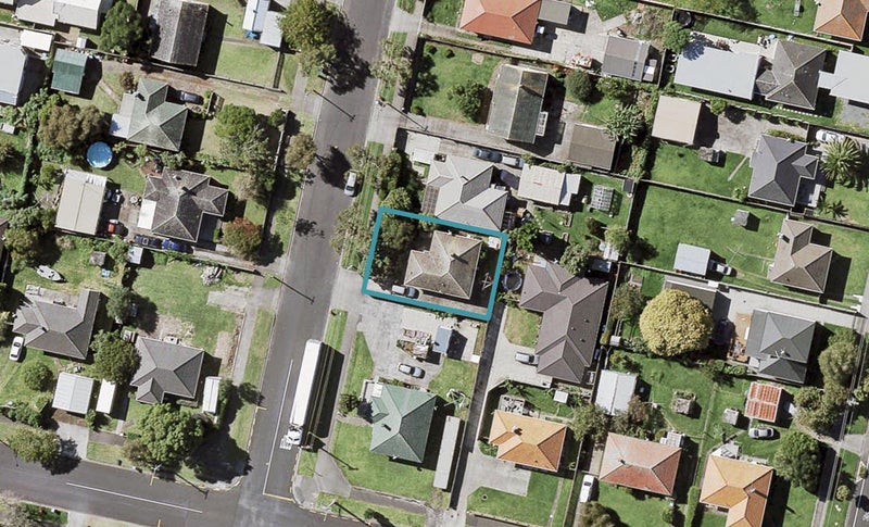 24 Tamatea Avenue, Point England, Auckland - Carousel 1