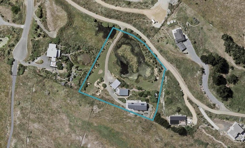 12 Uxbridge Terrace, Waikawa Beach, Levin - Carousel 1
