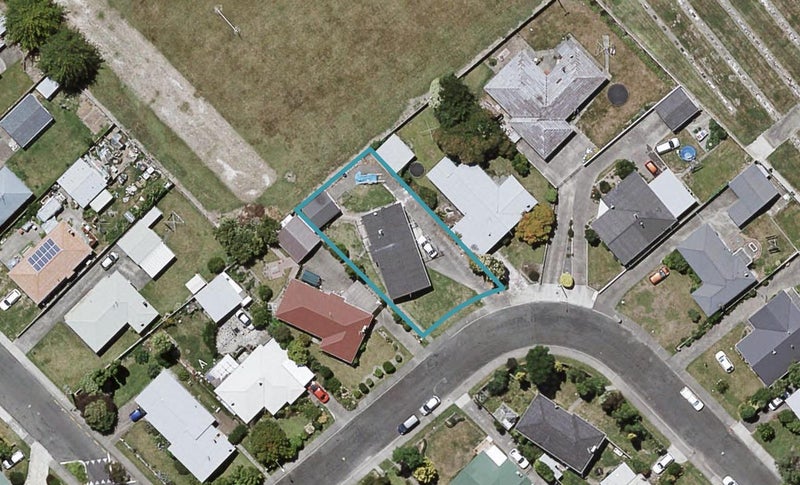 229 Sunnybank Crescent, Camberley, Hastings - Carousel 1
