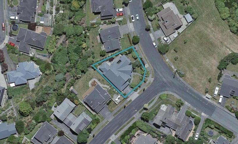 2 Furlong Crescent, Churton Park, Wellington - Carousel 1
