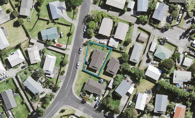 56 Maywood Crescent, Glen Eden, Auckland - Carousel 1
