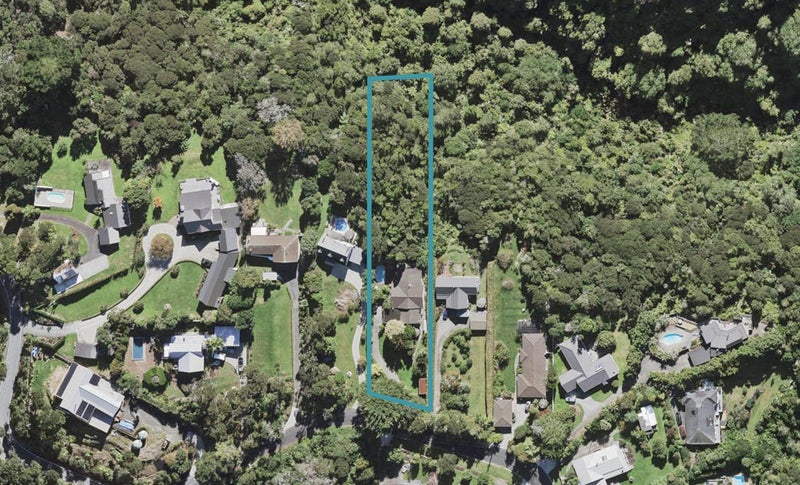 13 Ngarahana Avenue, Paremoremo, Auckland - Carousel 1