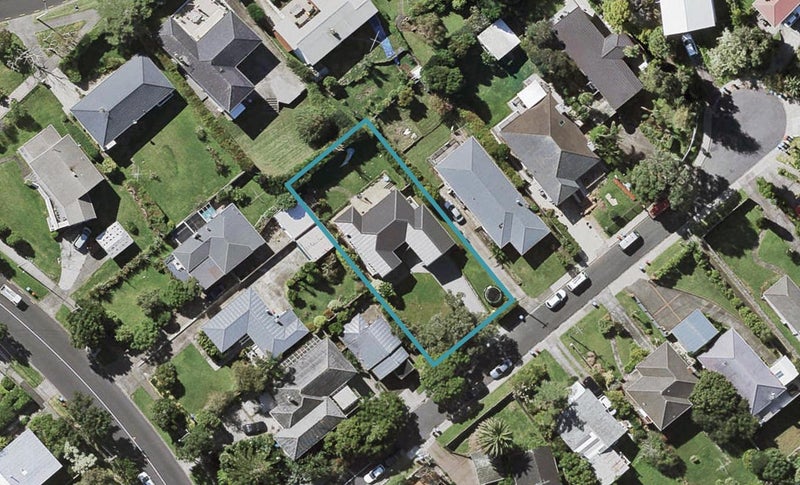 4 Lintaine Place, Glen Innes, Auckland - Carousel 1