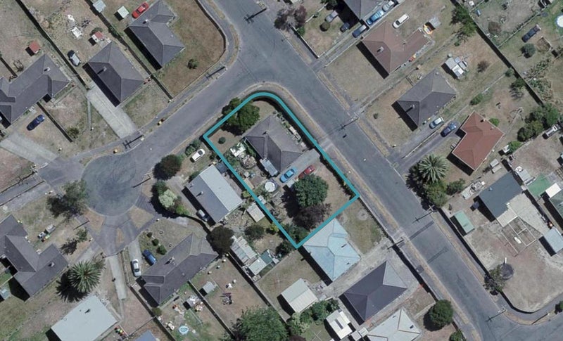 1 Dee Place, Masterton - Carousel 1