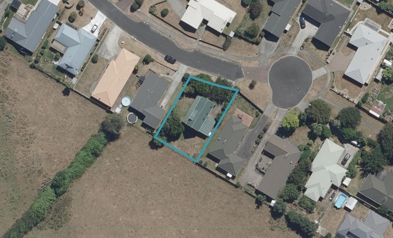 12 Caesar Roose Drive, Glenview, Hamilton - Carousel 1